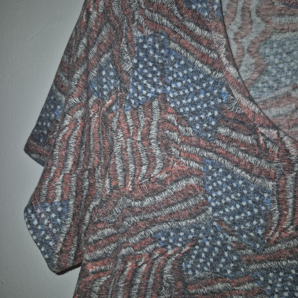 Lularoe Size M Flag Pattern Women's T-shirt - Picture 3 of 5